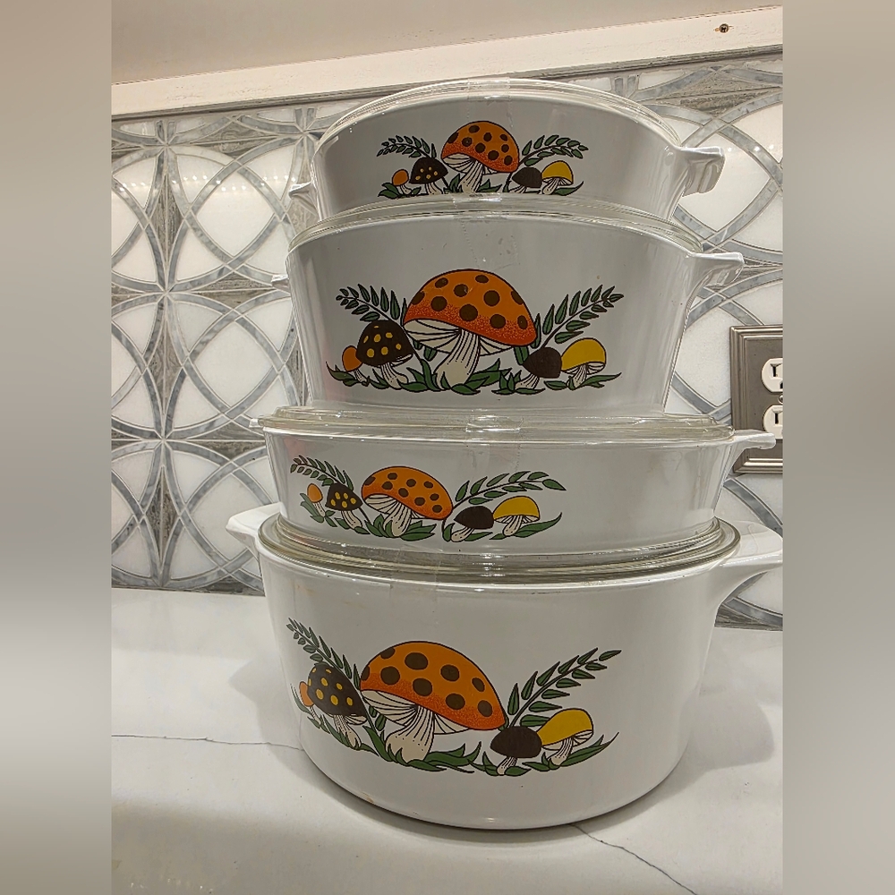 Vintage *RARE merry Mushroom Design Corningware Set